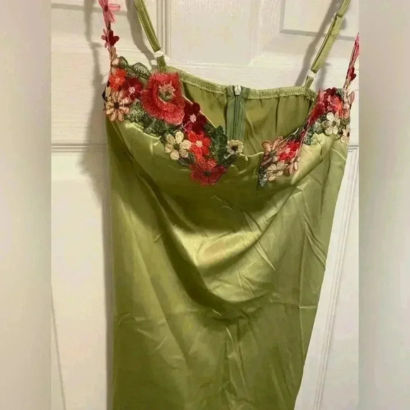 Women's Slip Mini Dress Embroidered Daisy Lime Green Pink large - Picture 15 of 16